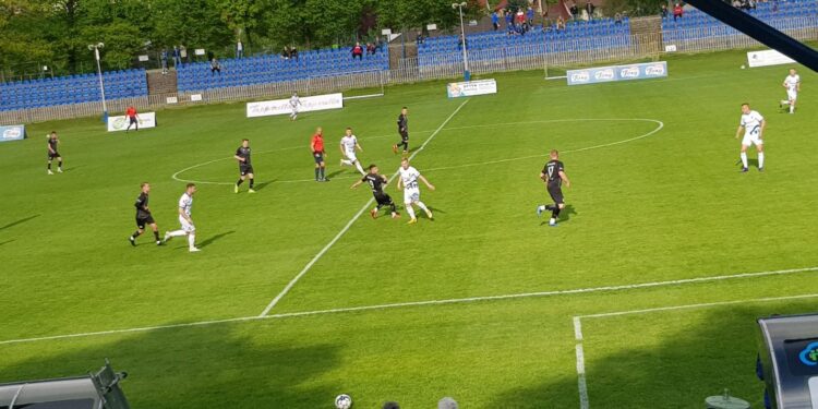 Stilon po dobrej grze nie dał szans Dębowi