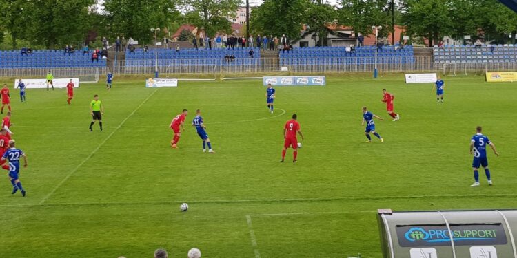 Stilon urządził sobie trening strzelecki. Celem Tęcza, wpadło siedem