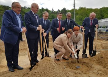 Budowa hali rusza pełną parą