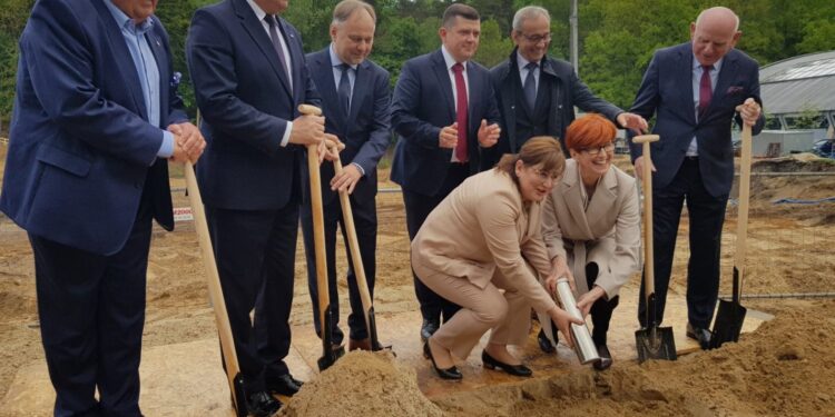 Budowa hali rusza pełną parą
