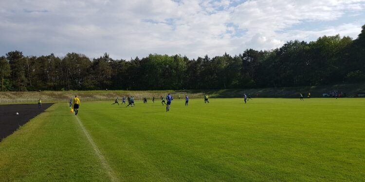 Lider stracił dwa punkty. Stilon postraszył Carinę