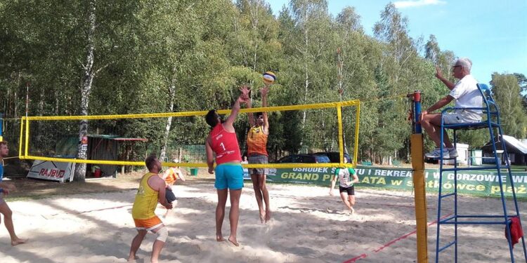 Plażowi siatkarze wracają do gry