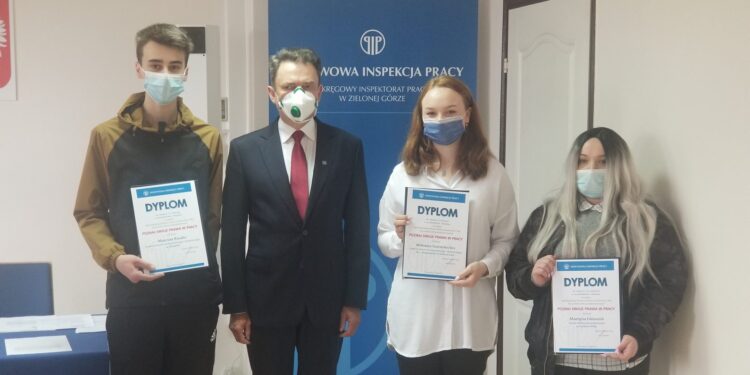 Młodzi znają swoje prawa w pracy. Rozstrzygnięto wojewódzki etap konkursu