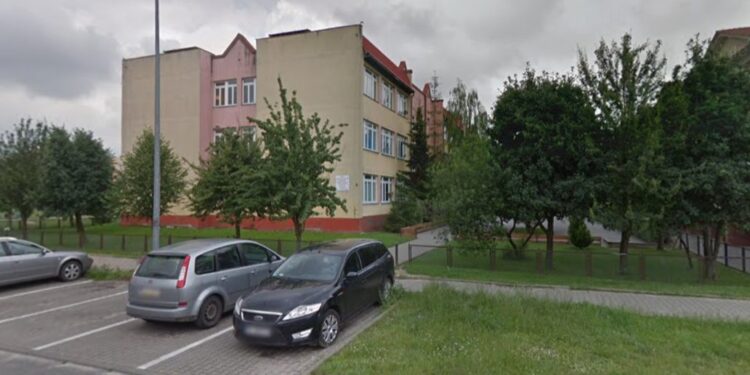 Uczeń przyszedł do szkoły z nożem w plecaku