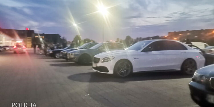 Funkcjonariusze zapobiegli nocnym wyścigom