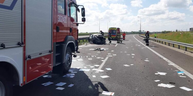 Zdarzenie na S3. Auto uderzyło w bariery