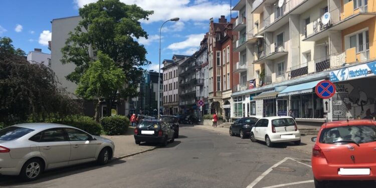 Nowy sposób na parkowanie w centrum: „na zaopatrzenie”