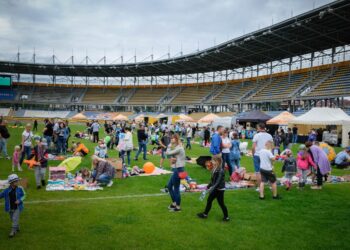 Piknikowo na stadionie, czyli spotkanie rodzin [ZDJĘCIA]