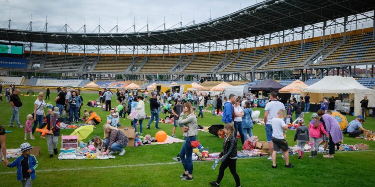 Piknikowo na stadionie, czyli spotkanie rodzin [ZDJĘCIA]