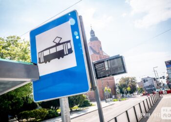 LEDowe tablice na przystankach [ZDJĘCIA]