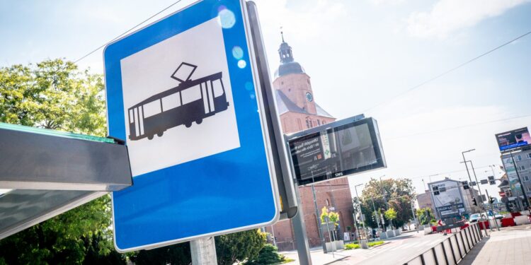 LEDowe tablice na przystankach [ZDJĘCIA]