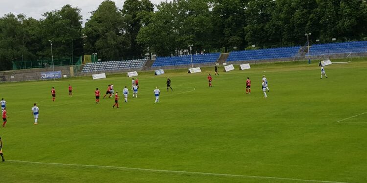 TKKF Stilon pokonał i wyprzedził Promień