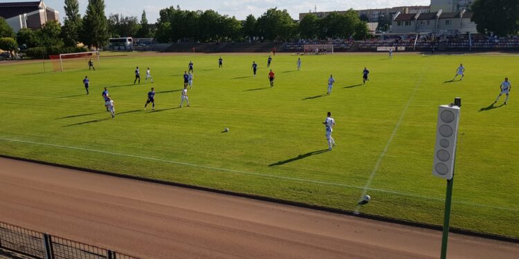 Podział punktów w Nowej Soli. Stilon miał pretensje do arbitrów, a Arka dogoniła wynik