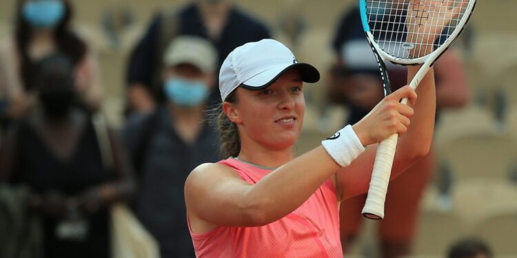 Świątek w 1/8 finału French Open