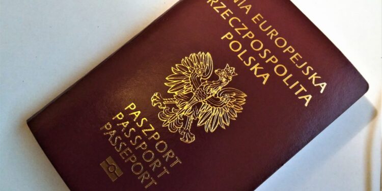 Urzędy paszportowe czynne dłużej