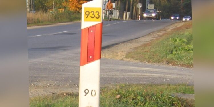 Do czego służą słupki prowadzące?