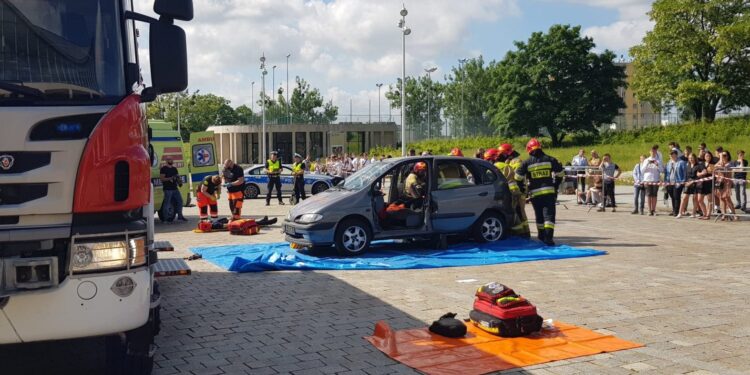 Wypadek przed filharmonią obserwowały setki młodych osób