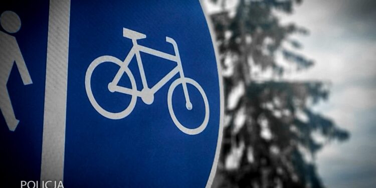 Zderzenie rowerzystów na ul. Myśliborskiej. 66 – latek ma uraz kręgosłupa