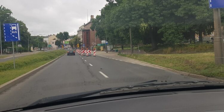 Wzdłuż ul. Jagiełły pojawiły sie specjalne pachołki