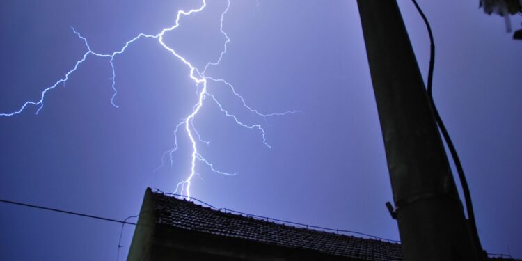 W środę czekają nas groźne burze! Niebezpieczne zjawiska możliwe do końca tygodnia