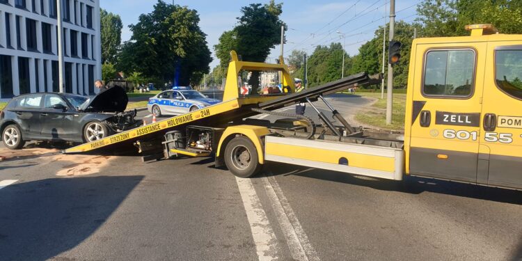 Zderzenie tramwaju z osobówką na ul. Walczaka