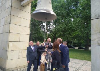 Dzwon Pokoju zabrzmiał w święto miasta