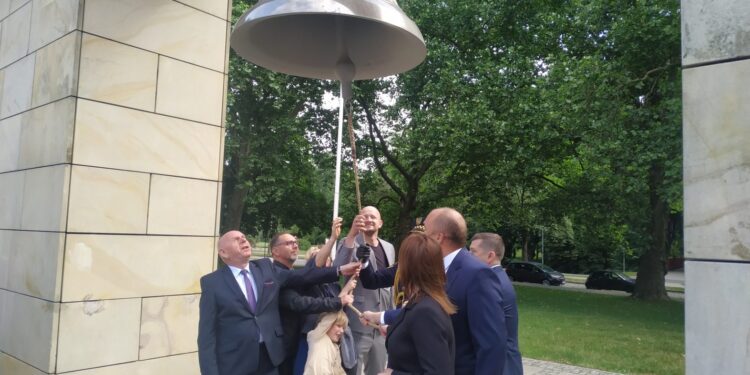 Dzwon Pokoju zabrzmiał w święto miasta