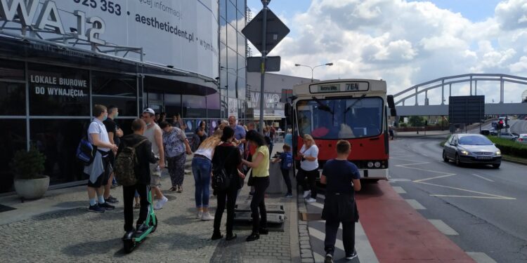 764 to numer specjalnego JELCZA