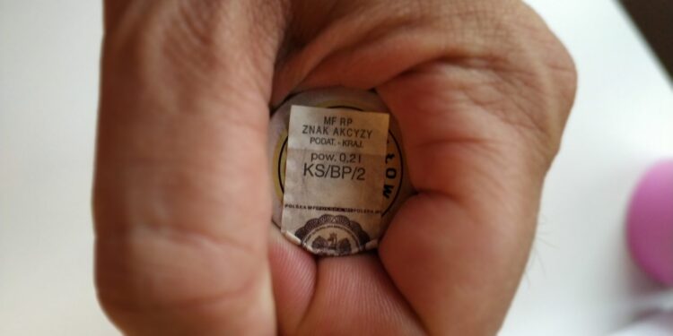 „Dobrze wiedzieć” – Alkoholizm – Dlaczego rodzina z problemem alkoholowym izoluje się od innych?