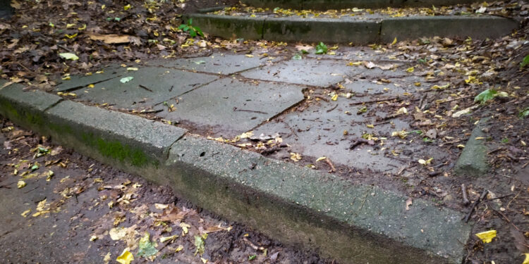 Niebezpieczne schody do remontu [ZDJĘCIA]