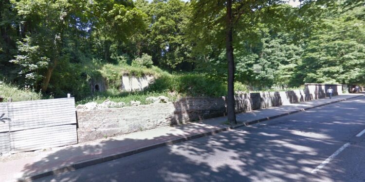 Leżakownia zabytkiem? Prace przy Walczaka muszą zostać wstrzymane