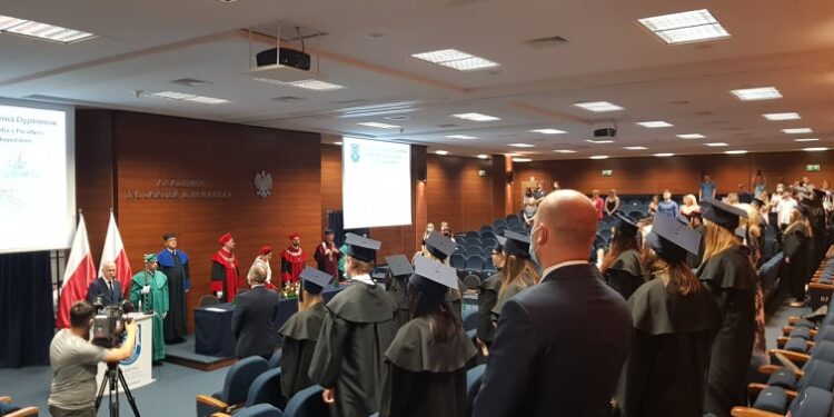 Studenci AJP odebrali dyplomy