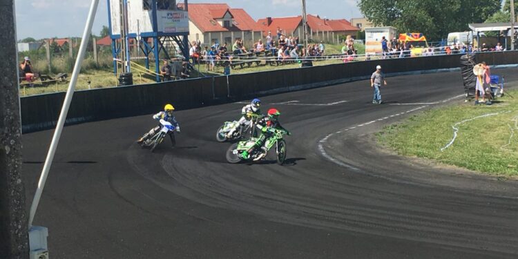 Trójka z GUKS Speedway Wawrów w finale IMP