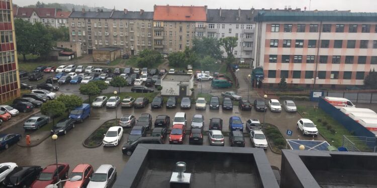 Piętrowy parking przy LUW – radni czekają na szczegóły
