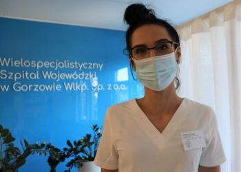 Przyszłe pielęgniarki na praktykach zawodowych