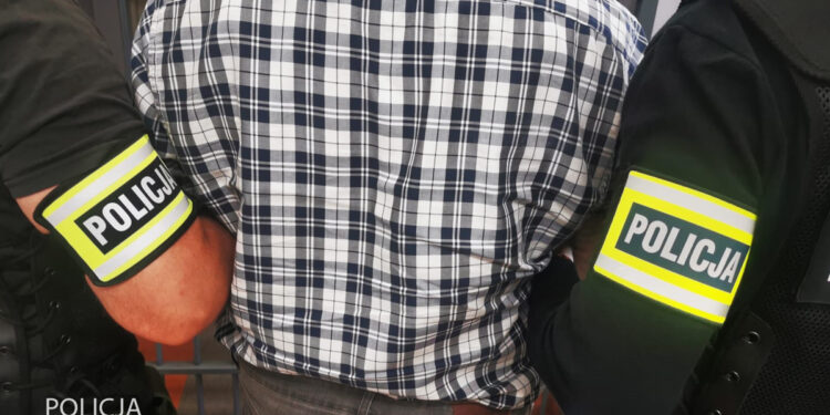 Okradał i niszczył grób córki sąsiada,bo miał z nim konflikt