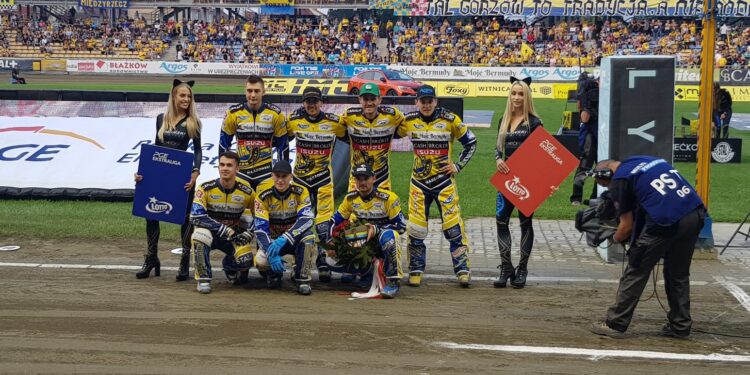 Stal w komplecie