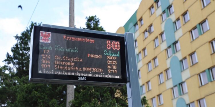 Rozpoczęło się testowanie tablic na przystankach