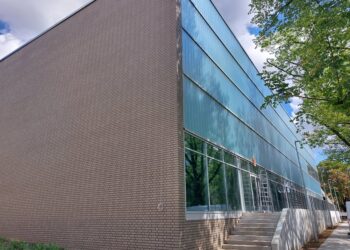 Zajrzyjcie z nami do wnętrza CEZiB [zdjęcia]