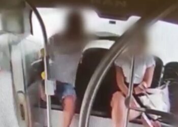 Zaatakował kobietę w autobusie. 39-latek zatrzymany [FILM]