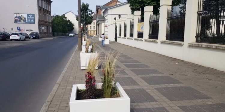 Donice przy teatrze zachwytów nie wzbudzają