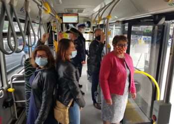 Apel MZK do młodych: zakładajcie maseczki