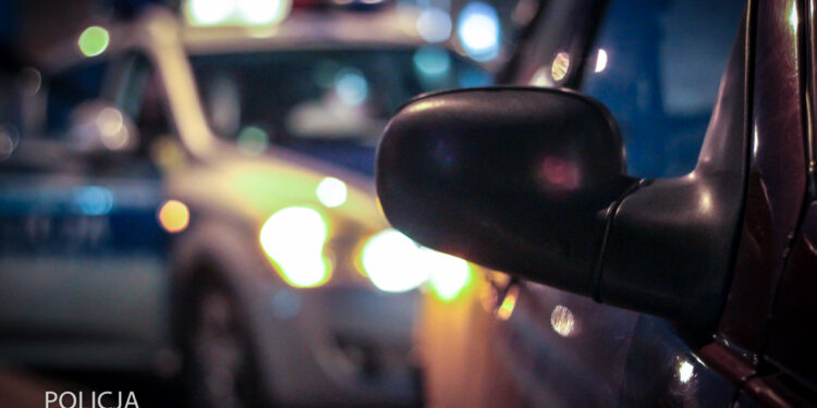 17 – latek uciekał autem przed policją. Został zatrzymany