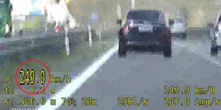 Pędził S3 prawie 250 km/h. Nie uwierzył, że dogonił go radiowóz!