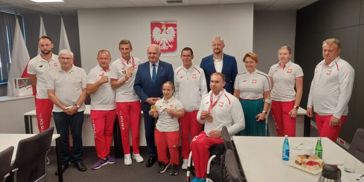 Wojewoda spotkał się z paraolimpijczykami