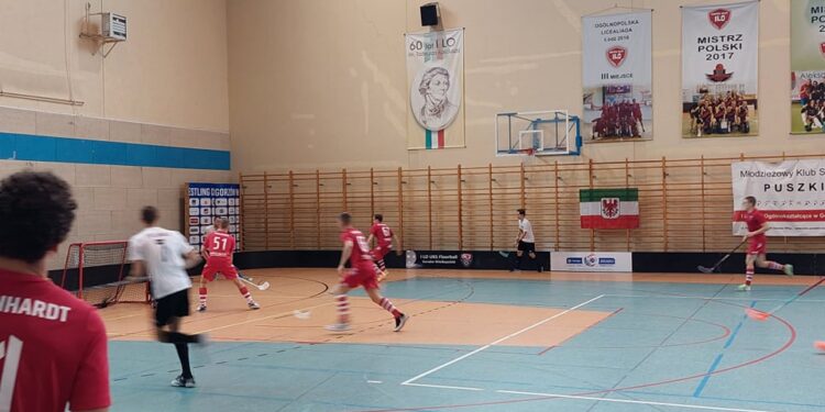 Trzy ciosy w końcówce tercji i trzy punkty mistrza Polski