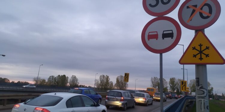 Korki z powodu remontu Trasy Nadwarciańskiej