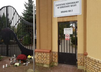 Przez silny wiatr zamknięto cmentarz