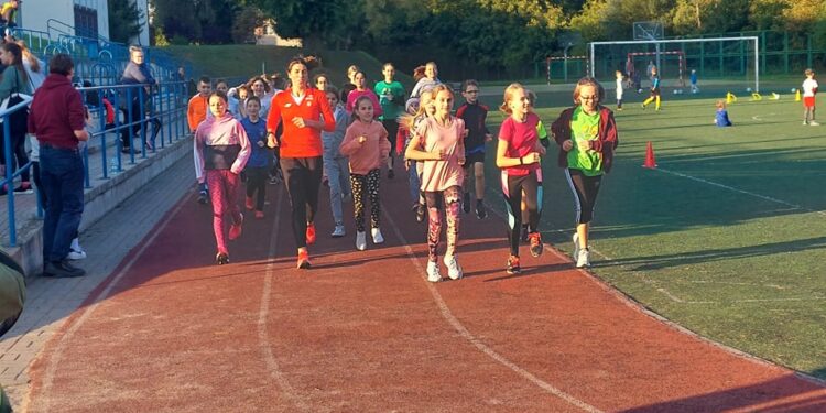 Trening, wspólne zdjęcia i autografy: na zajęcia do mistrzyni przyszedł mały tłum!