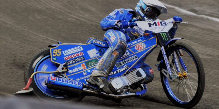 Łaguta podbił MotoArenę i jest blisko tytułu mistrza świata